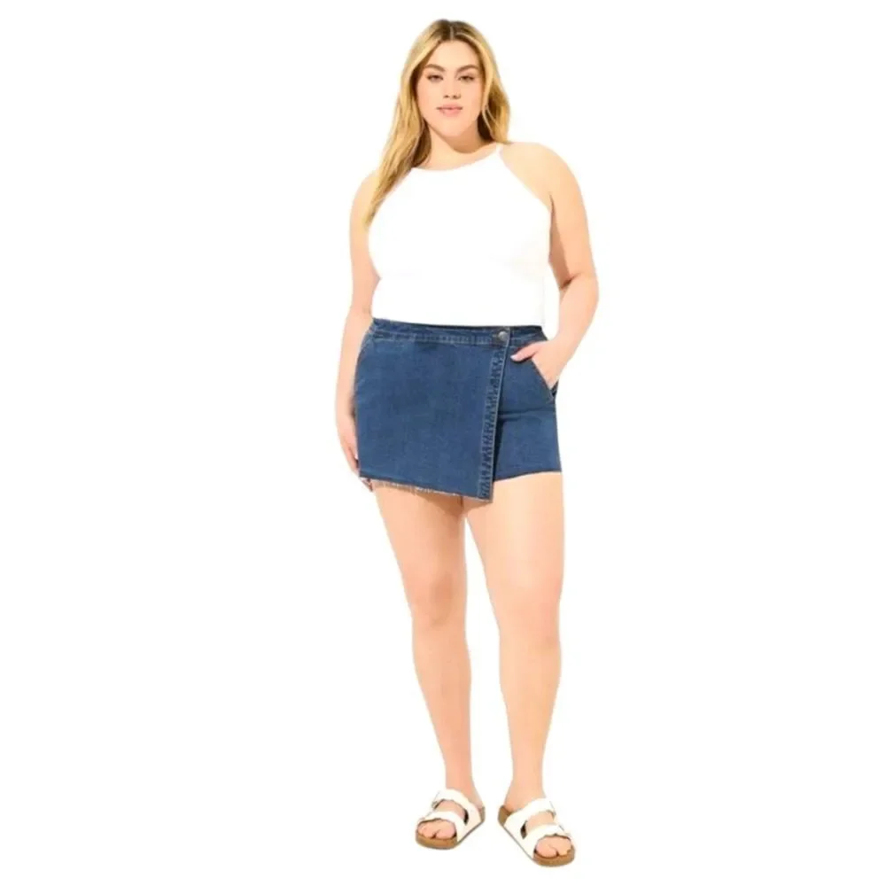 TORRID Plus Size Mid-Rise Vintage Stretch denim Skort. SIZE 22